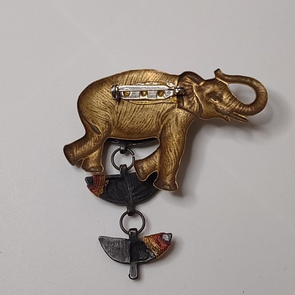 Very Cool Decorative Metal Lucky Elephant Dangle Brooch - Picture 11 of 12